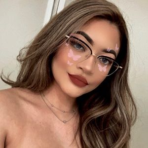 Meet your Posher, Sabrina